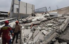 Bangunan Parkir Ambruk di Koja Jakut Sore Hari, 5 Kendaraan Rusak. (Source: Detik)