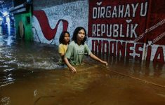 Kali Krukut dan Mampang Meluap, 10 RT di Jaksel Terkena Banjir Usai Hujan Deras