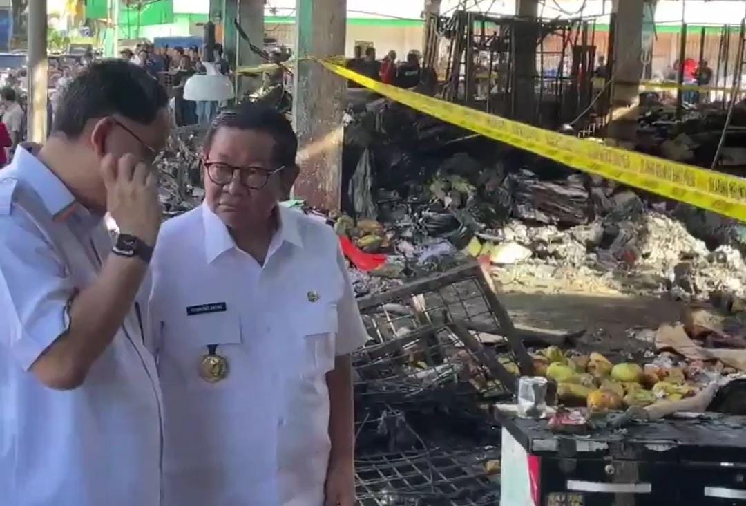 Pemprov DKI Beri Bantuan Rp 600 Juta ke 121 Pedagang Usai Kebakaran di Pasar Induk Kramat Jati