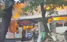 Kebakaran Warung di Jalan Utan Jati Kalideres Jakbar, Api Melalap Sejumlah Lapak