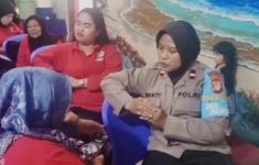 Polwan Jaga Jakarta Beri Penyuluhan KDRT di Kampung Bali, Tanah Abang