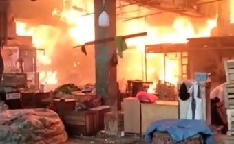 Kebakaran di Pasar Induk Kramat Jati Jakarta Timur, 16 Unit Damkar Dikerahkan