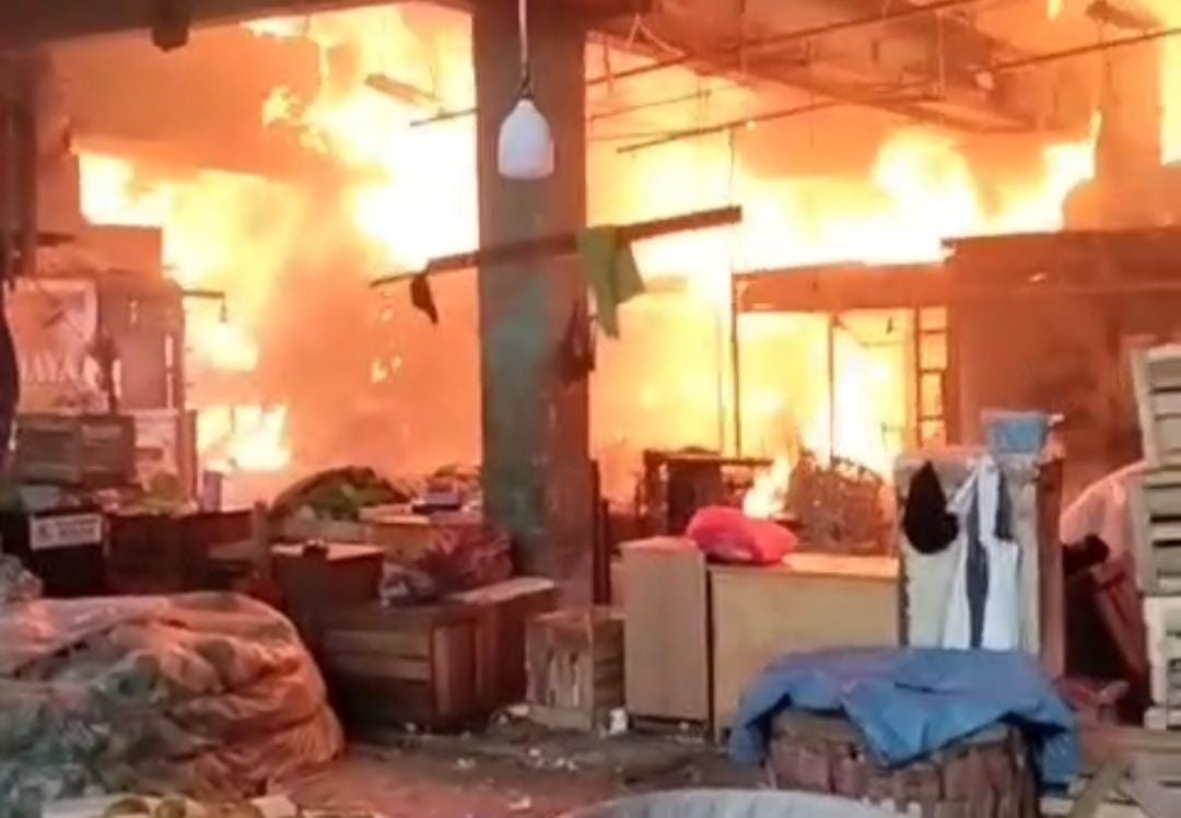 Kebakaran di Pasar Induk Kramat Jati Jakarta Timur, 16 Unit Damkar Dikerahkan