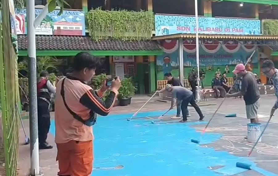 Pemulihan Pasca Insiden Mobil MBG: Polisi Cat Ulang Lapangan SDN 01 Kalibaru