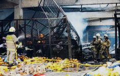 350 Kios Hangus Usai kebakaran di Pasar Induk Kramat Jati, Penyebab Pasti Masih Diselidiki