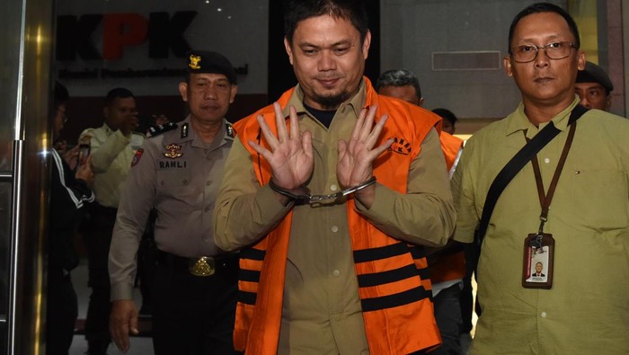 terciduk ott bupati kolaka timur abdul azis resmi ditahan kpk 1754708950171 169