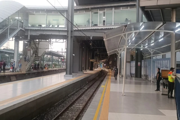 Alasan KRL Rangkasbitung-Tanah Abang Terlambat 7 Menit, KAI Commuter: Motor Tertemper Kereta