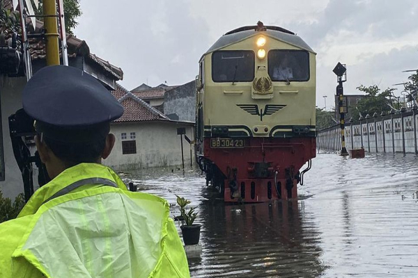 Daftar Rute Perjalanan Kereta Api yang Batal Berangkat Imbas Pemulihan Jalur Terendam Banjir, Tiket Kembali 100 Persen