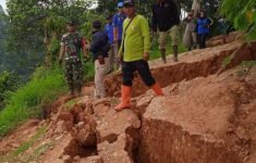 Tanah Bergerak di Bogor Sebabkan 15 Rumah Rusak, Puluhan Orang Mengungsi