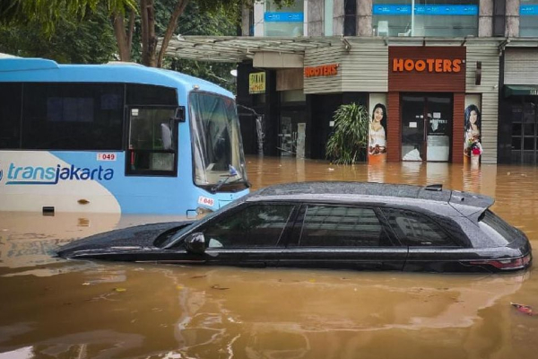 Daftar Rute Bus Transjakarta yang Dihentikan Sementara Imbas Banjir Jakarta, Ini Rinciannya