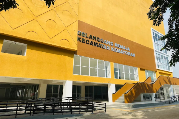 Atap GOR di Kemayoran Ambruk Diterjang Angin Kencang, Puluhan Motor Tertimpa Material