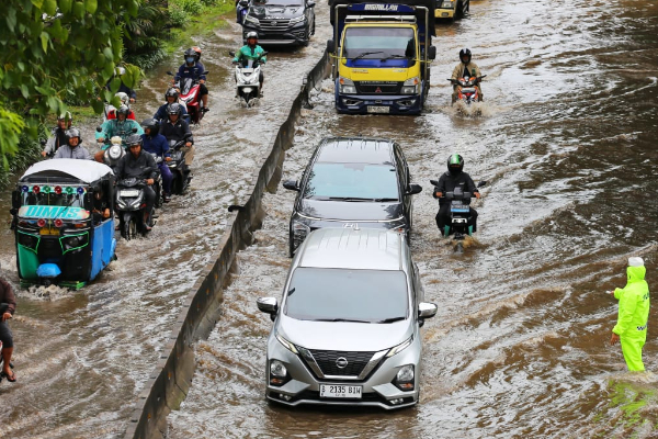 3 RT Masih Terendam Banjir Jakarta Kemarin, Ribuan Warga Bertahan di Pengungsian