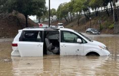8 Cara Meghidupkan Mobil Terendam Banjir, Ini Panduan Amannya!