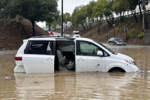 8 Cara Meghidupkan Mobil Terendam Banjir, Ini Panduan Amannya!