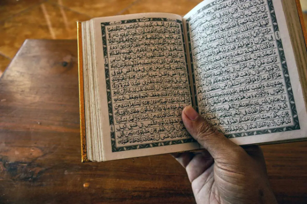 Keutamaan Membaca Al Quran di Bulan Ramadhan, Penolong di Hari Kiamat