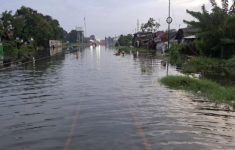 Daftar Kereta Api yang Tertahan Banjir di Jalur Pekalongan-Sragi, Ini 7 KA Terdampak