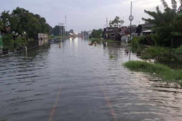 Daftar Kereta Api yang Tertahan Banjir di Jalur Pekalongan-Sragi, Ini 7 KA Terdampak