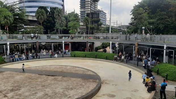 Pengunjung Taman Literasi Blok M (Source: Detik)