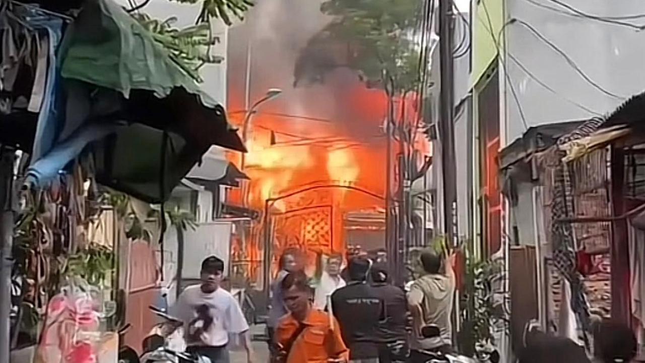 Kronologi Kebakaran Lapak Rongsok di Pademangan Jakut, Api Cepat Merambat 16 Unit Damkar Dikerahkan