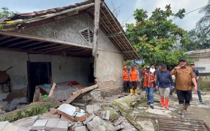 Pergerakan Tanah di Bogor Terjang Tiga Kecamatan, 77 KK Terdampak dan Puluhan Rumah Rusak