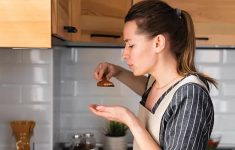 Hukum Mencicipi Makanan Saat Puasa, Bolehkah atau Justru Membatalkan? Ini Penjelasannya