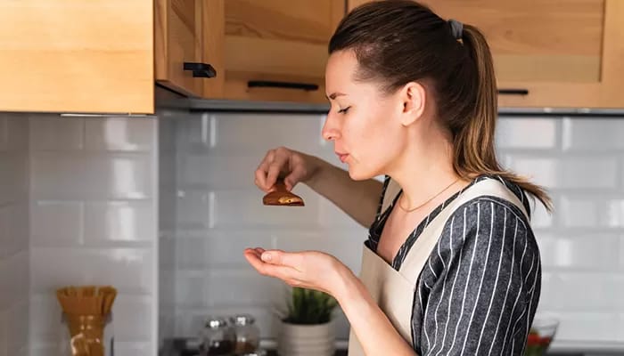 Hukum Mencicipi Makanan Saat Puasa, Bolehkah atau Justru Membatalkan? Ini Penjelasannya