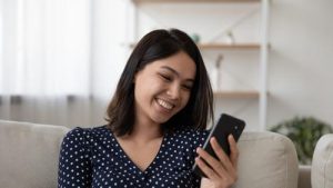 Hukum Chatting dengan Lawan Jenis Saat Puasa: Batal, Makruh, atau Masih Boleh?