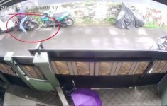 Terekam CCTV! Curanmor di Cipayung Jakarta Timur, Motor Mekanik Bengkel Digasak Siang Bolong