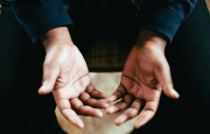 Doa Sapu Jagat dan Waktu Membacanya Agar Mujarab, Ini Penjelasan dan Hikmahnya!