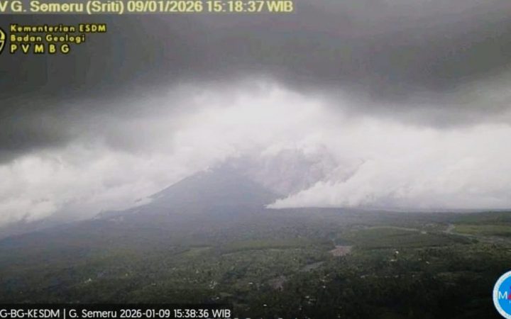 Waspada! Gunung Semeru Erupsi Awan Panas 4 Km, Kolom Abu Menjulang 2.000 Meter