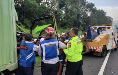 Kecelakaan Truk Boks di Tol Cipularang Km 90 Tewaskan Satu Orang Kernet dan Pengemudi Luka