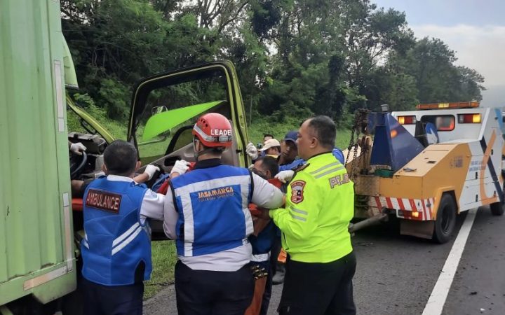 Kecelakaan Truk Boks di Tol Cipularang Km 90 Tewaskan Satu Orang Kernet dan Pengemudi Luka