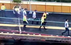 Geger! Seorang Wanita Lompat dari Peron Kereta di Stasiun Gondangdia, Netizen: Guys Plis Seberat Apapun Jangan Bundir Ya