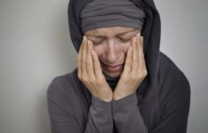 Apakah Menangis Membatalkan Puasa? Simak Penjelasan Ulama Agar Puasa Tetap Tenang!