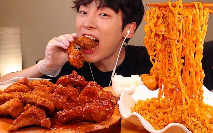 Hukum Saat Puasa Nonton Mukbang: Bikin Batal atau Cuma Bikin Lapar? Ini Penjelasannya!