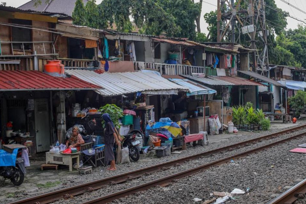 Kronologi Pria Tertemper Kereta di Perlintasan Angke, Korban Terpental hingga Masuk ke Kali