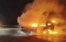 Awal Mula Mobil Jetour Terbakar di Tol Jagorawi Usai Tabrak BMW, Netizen: Tol Buat Adu Balap