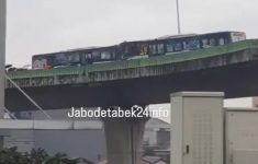 Bus Transjakarta Adu Banteng di Flyover Halte Cipulir, Netizen: Sopir Mengantuk