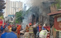 Kebakaran Lapak Rongsokan di Depok Gegara Bakar Sampah, Kerugian Ditaksir Puluhan Juta