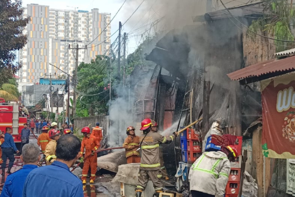 Kebakaran Lapak Rongsokan di Depok Gegara Bakar Sampah, Kerugian Ditaksir Puluhan Juta