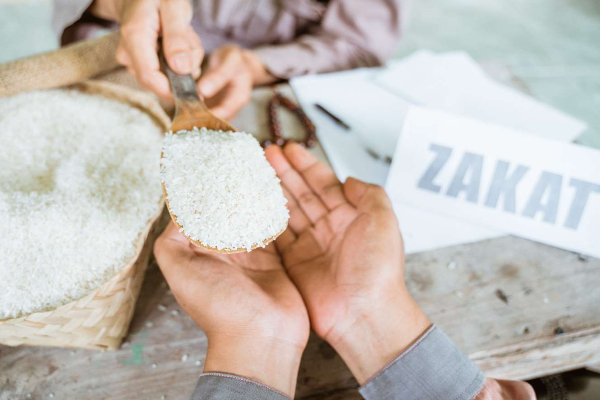 Doa dan Cara Membayar Zakat Fitrah untuk Keluarga, Beserta Waktu Terbaik Membayar Menurut MUI