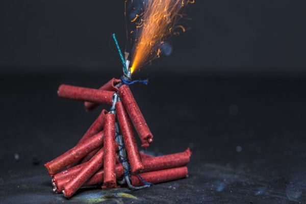 Pemuda Lempar Petasan ke Sopir Angkot di Tangerang, Netizen: Padahal Nggak Ada Lucu-Lucunya