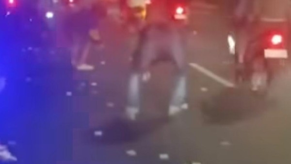 Heboh! Duit Rp100 Ribu Berserakan di Jalan Tegar Beriman Bogor, Warga Sampai Bingung Cari Pemiliknya