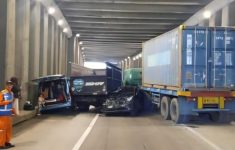 Kecelakaan Beruntun Tol Jagorawi Km 47 Libatkan 7 Kendaraan, Truk Trailer Diduga Melaju Kencang di Turunan