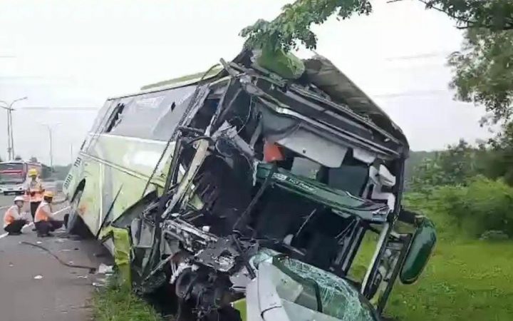 Kecelakaan Maut Bus Pariwisata di Tol Cipali Km 78A, Penumpang Teriak Istigfar Sopir Tewas