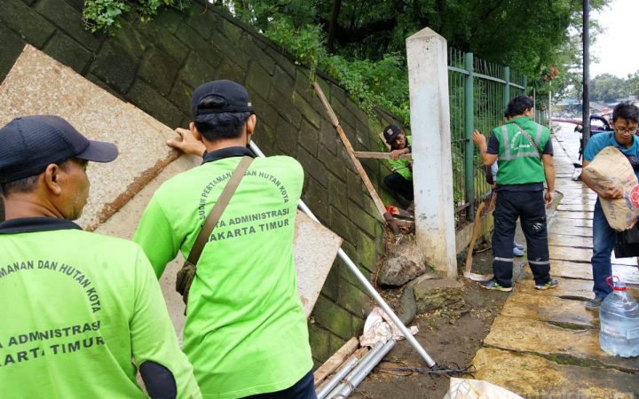 Diduga Jadi Lokasi Aktivitas Asusila, Dua Akses Hutan Kota Cawang Dicor Permanen