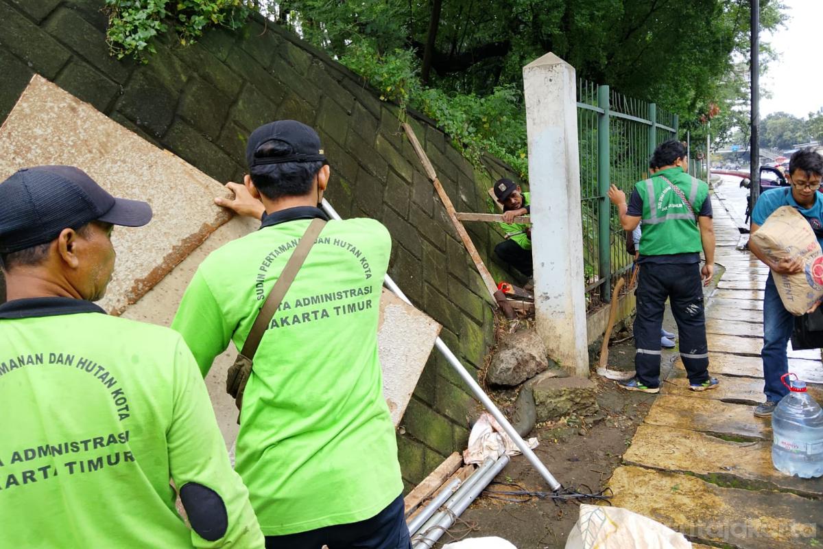 Diduga Jadi Lokasi Aktivitas Asusila, Dua Akses Hutan Kota Cawang Dicor Permanen