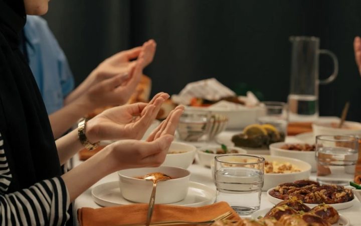 Kisah Nabi Muhammad Pertama Kali Menjalankan Puasa