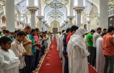 Perbedaan Sholat Tarawih 8 dan 20 Rakaat