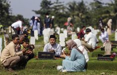 Tata Cara Ziarah Kubur ke Makam Orang Tua